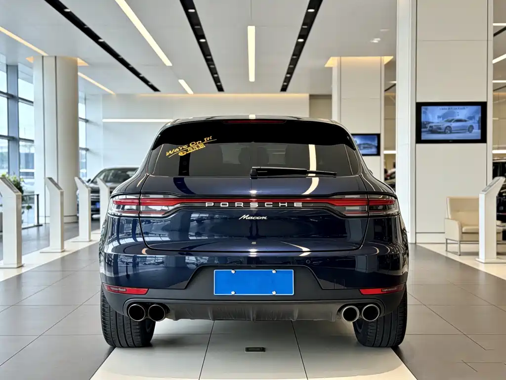 PORSCHE MACAN