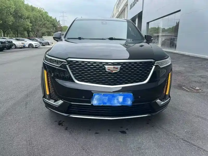 CADILLAC XT6