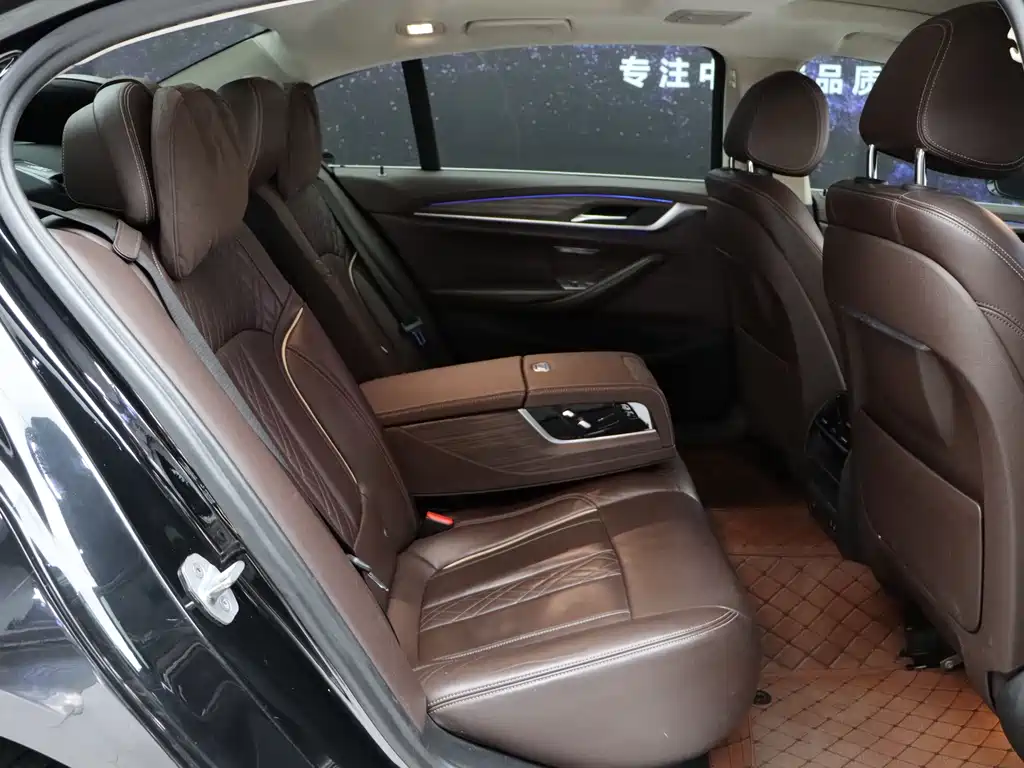BMW 5 Series New Energy — миниатюра 16