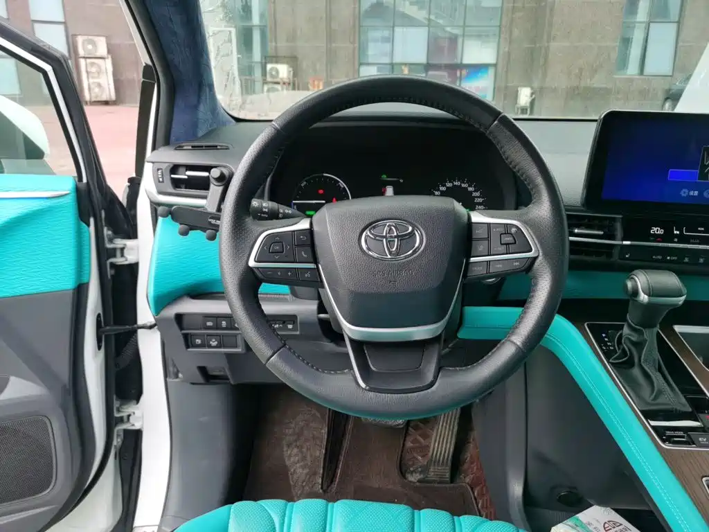 Toyota Sienna — миниатюра 6