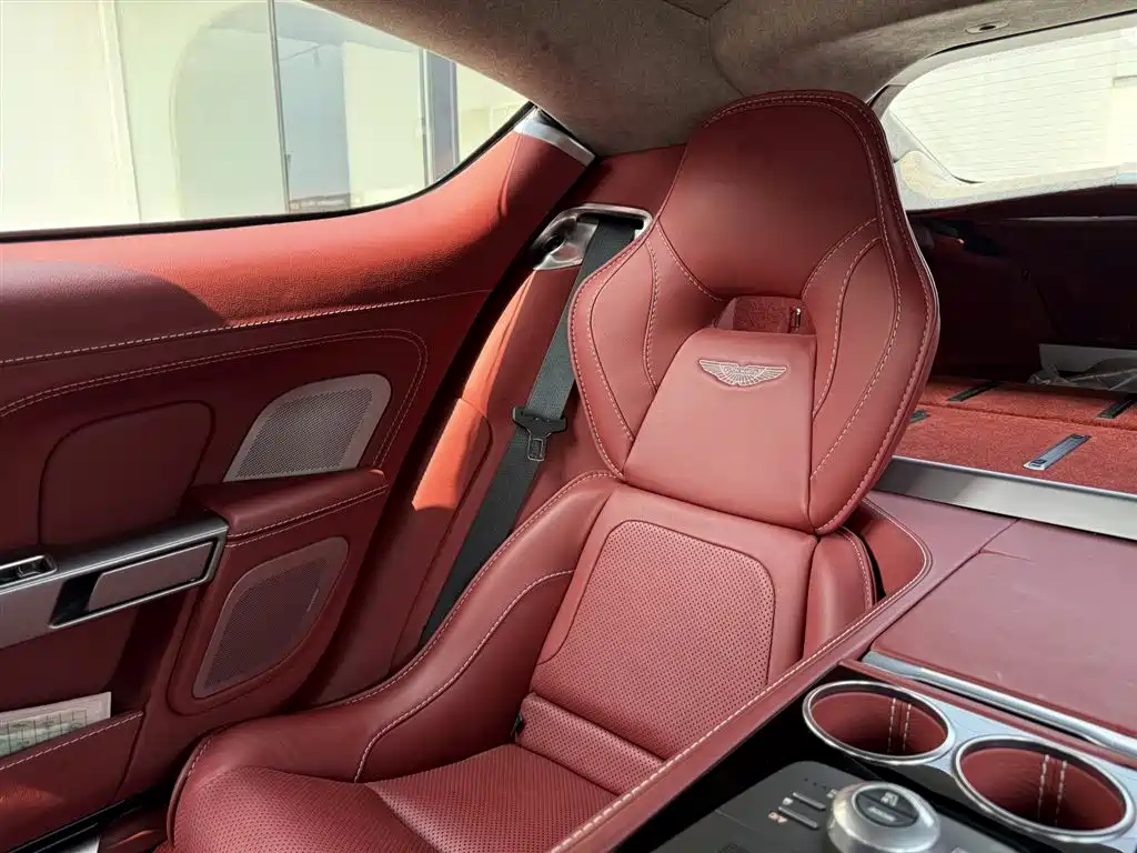 Aston Martin Rapide — миниатюра 20