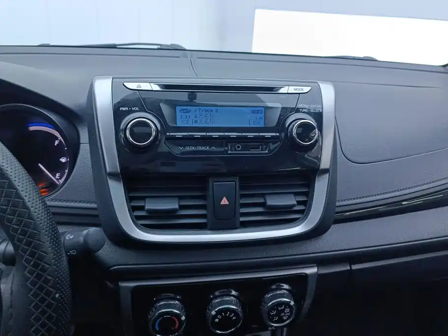 Toyota Yaris L — миниатюра 13