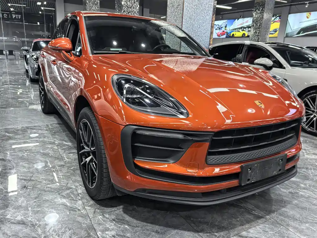 PORSCHE MACAN