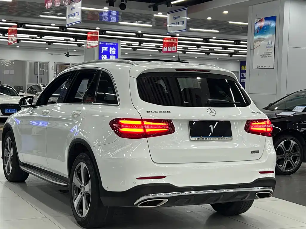 MERCEDES-BENZ GLC