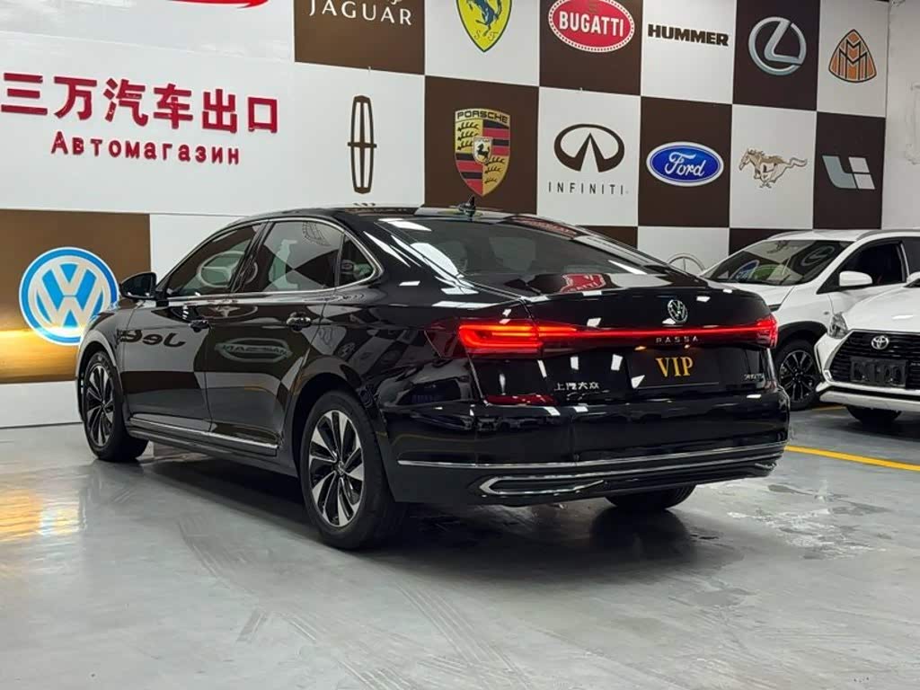 Volkswagen Passat 1.4 л 2023 г. Чёрный, пробег 28000 км