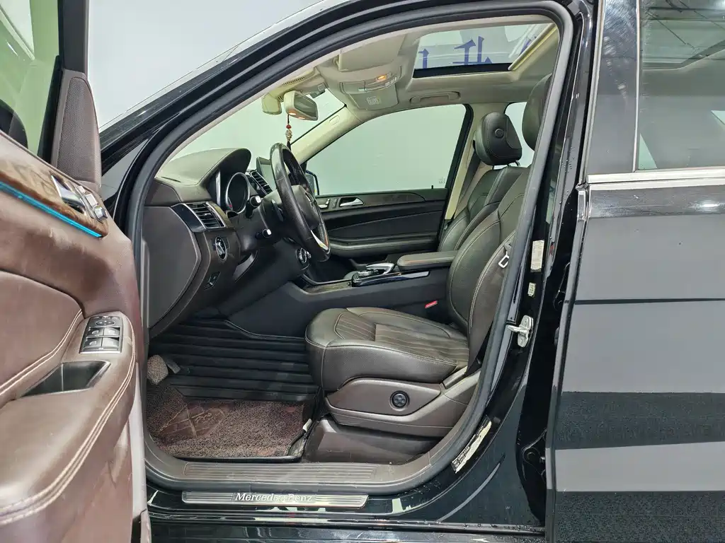 Mercedes-Benz GLE (Import) — миниатюра 11
