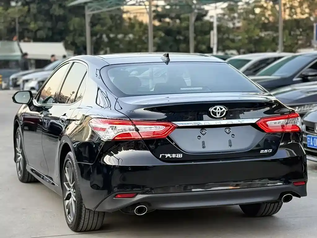 TOYOTA CAMRY