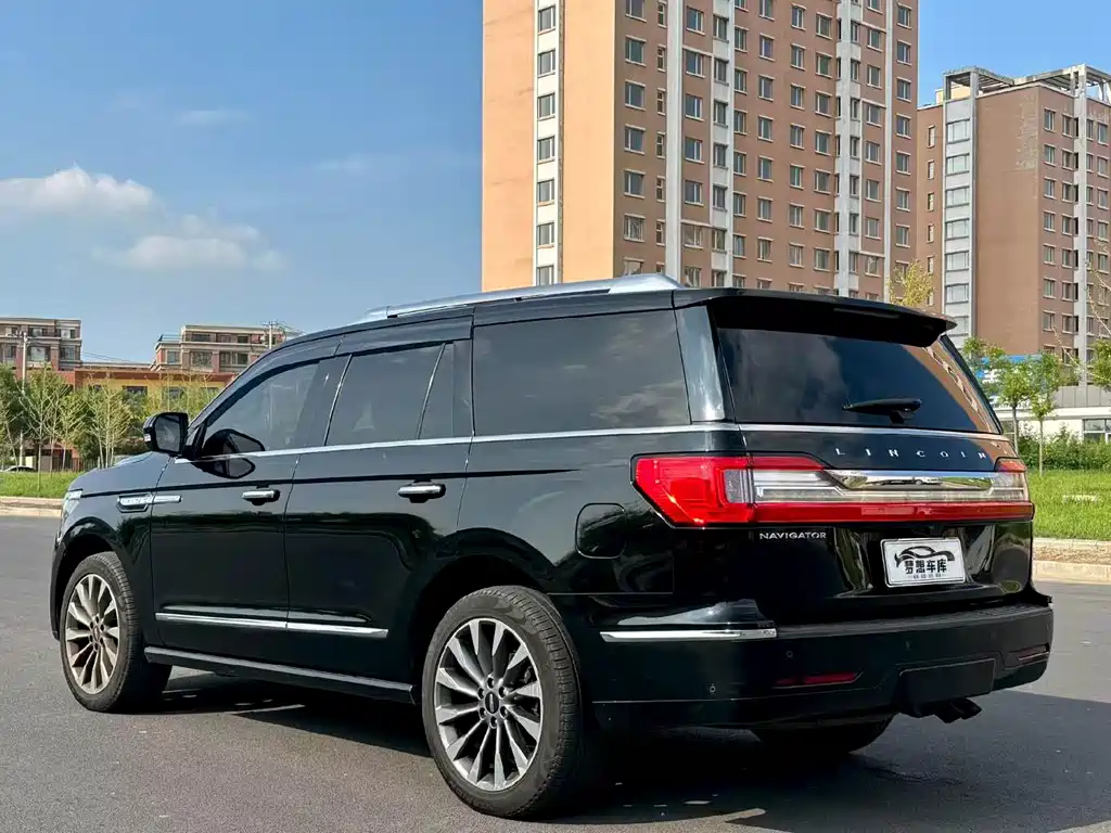 Lincoln Navigator — миниатюра 9