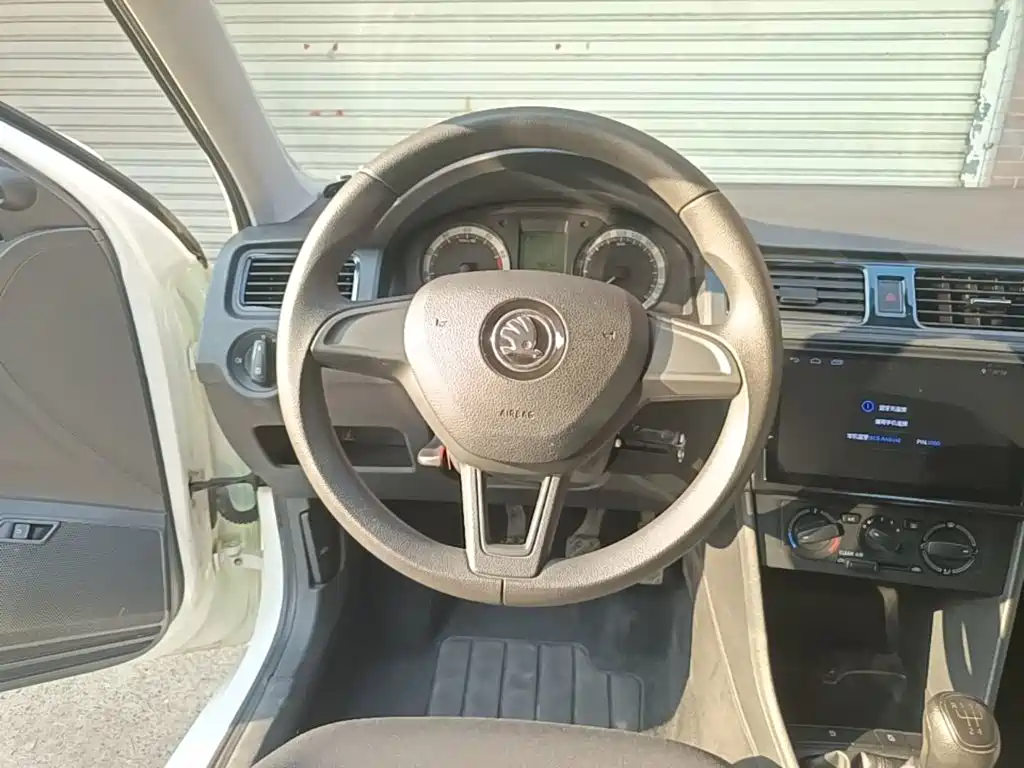 Skoda Rapid — миниатюра 11