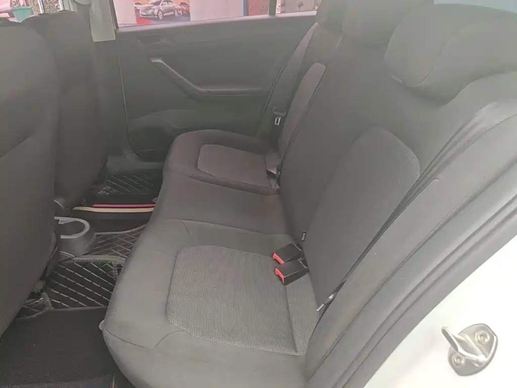 Volkswagen Jetta — миниатюра 17