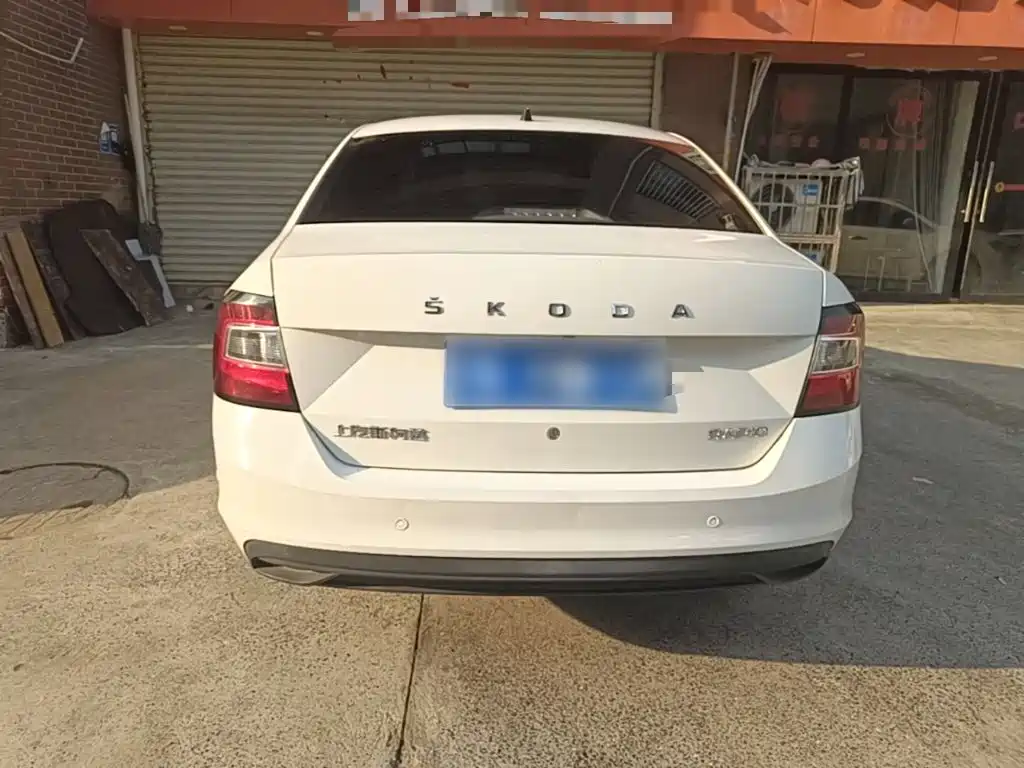 Skoda Rapid — миниатюра 6