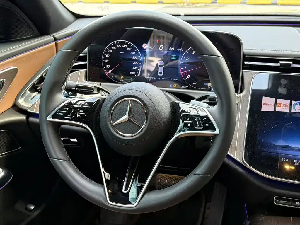 Mercedes-Benz E-Class — миниатюра 3