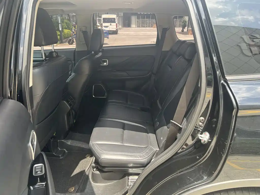 Mitsubishi Outlander 2.0L 2WD Enjoy Edition 7 seats China VI, фото 8