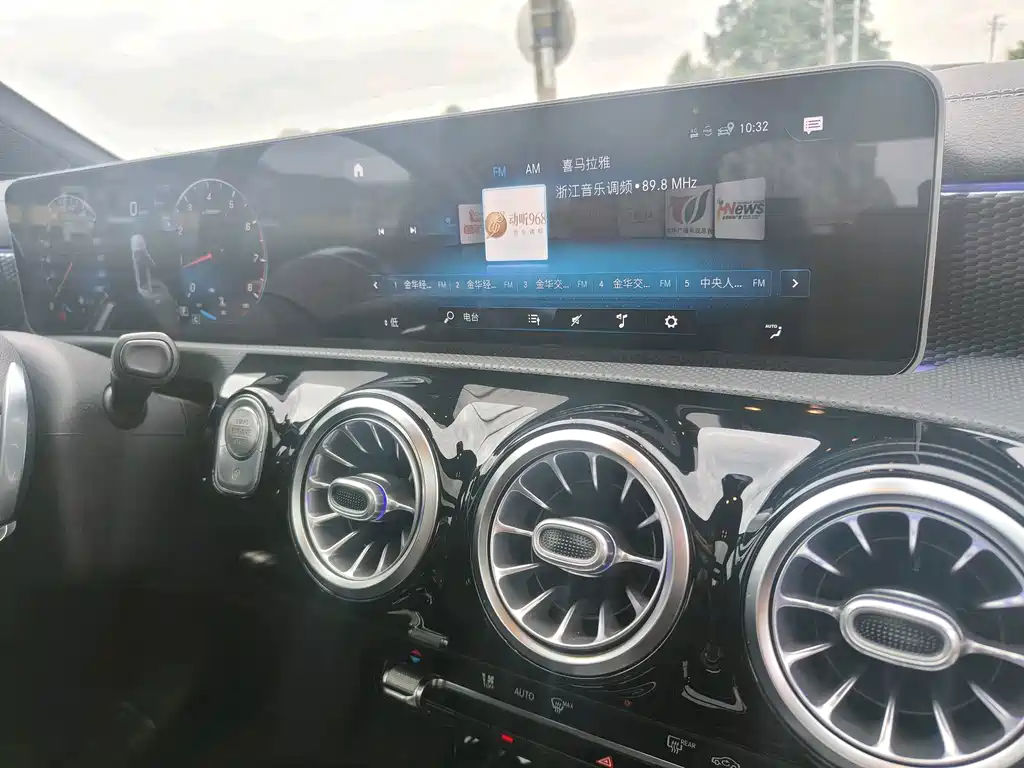 Mercedes-Benz A-Class — миниатюра 8