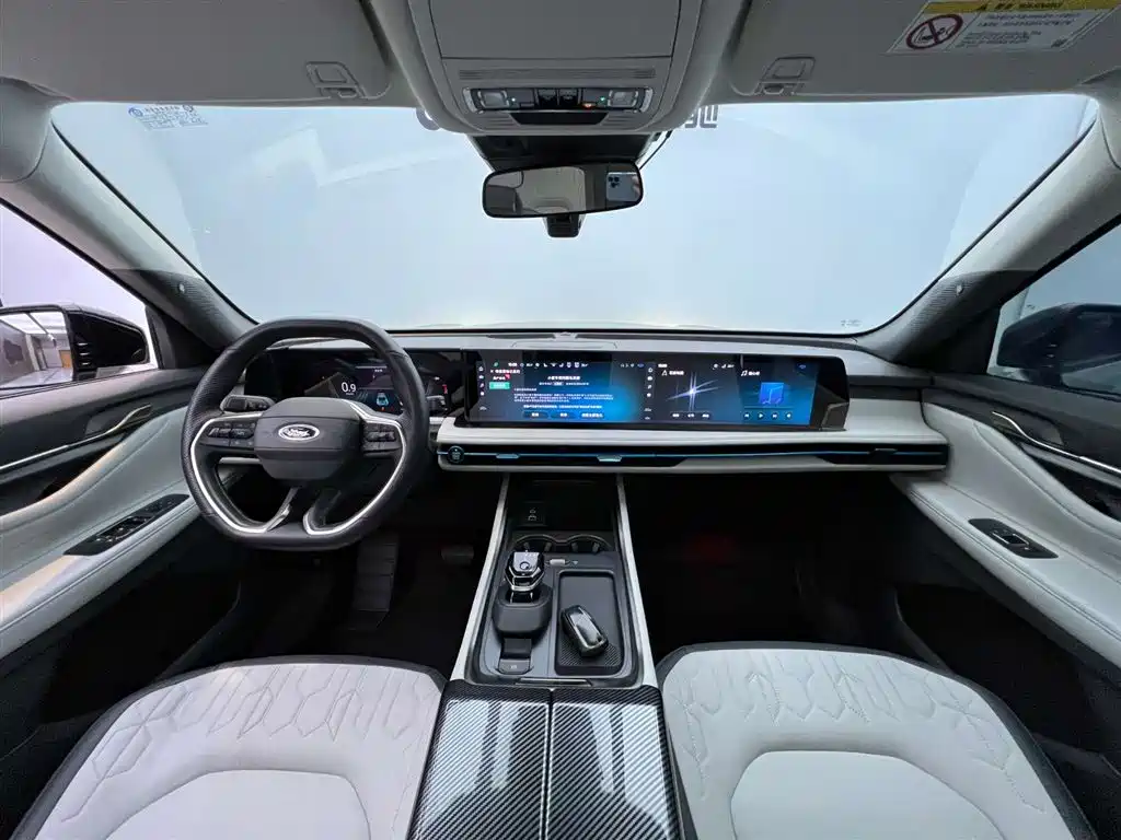 Ford Edge 2023 L 2.0T EcoBoost мест Luxury