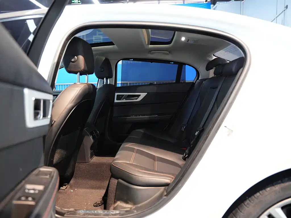 Jaguar XEL — миниатюра 6