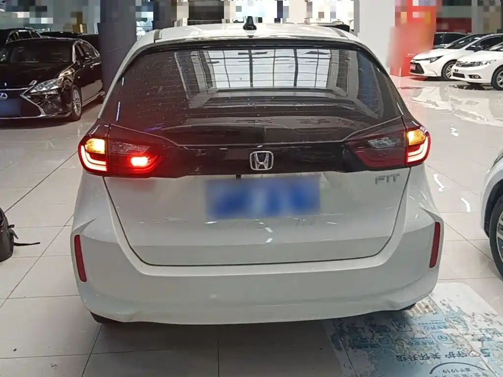 Honda Fit — миниатюра 6