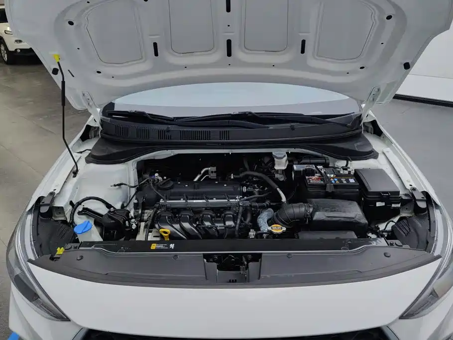 Hyundai Elantra — миниатюра 10
