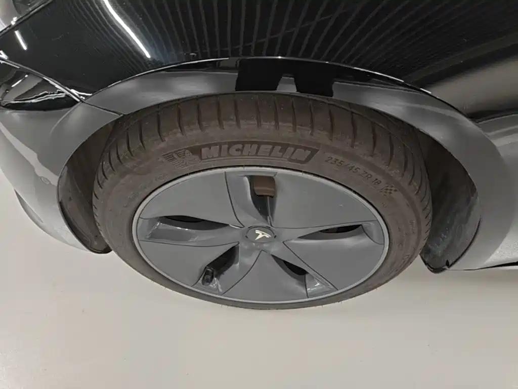 Tesla Model 3 — миниатюра 23