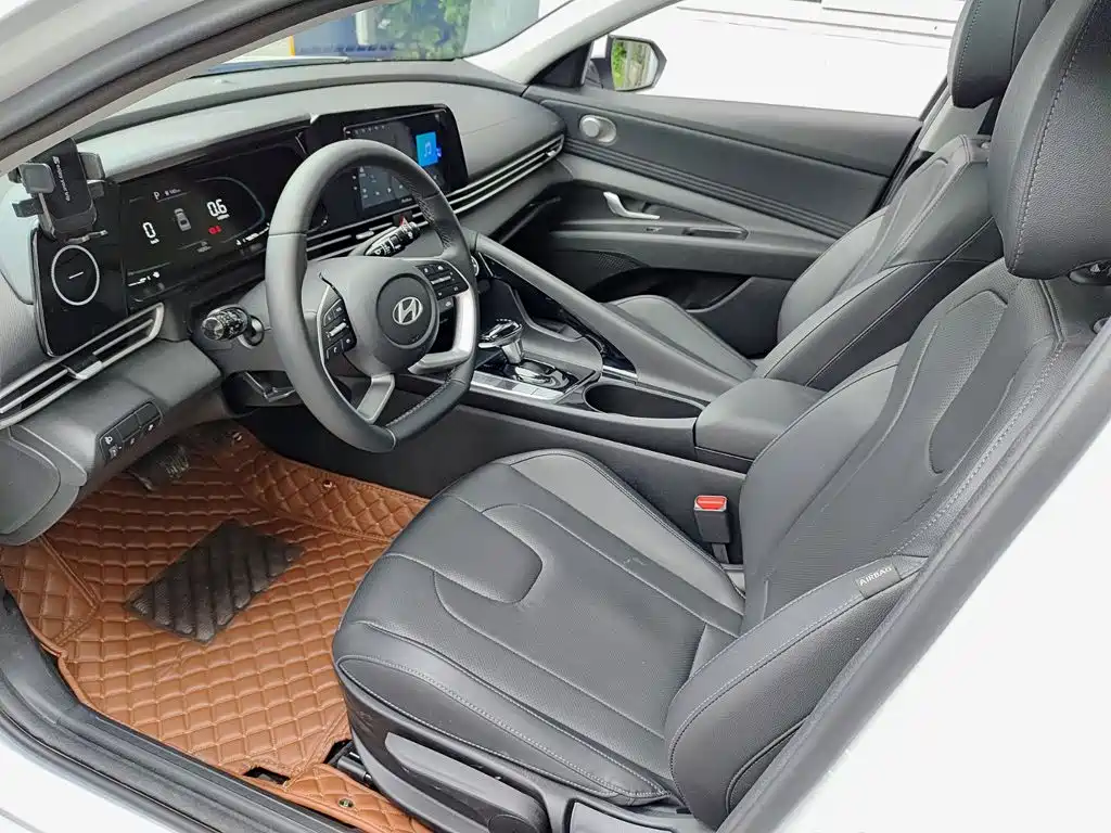 Hyundai Elantra — миниатюра 7