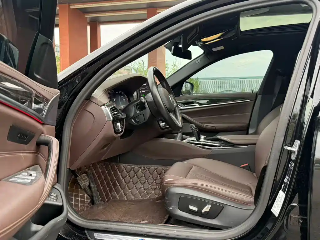 BMW 5 Series — миниатюра 7