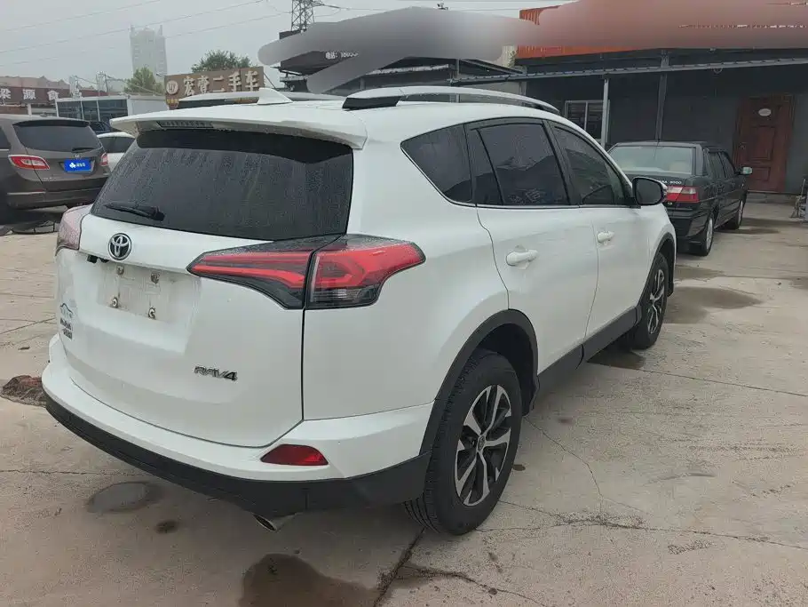 Toyota RAV4 — миниатюра 3
