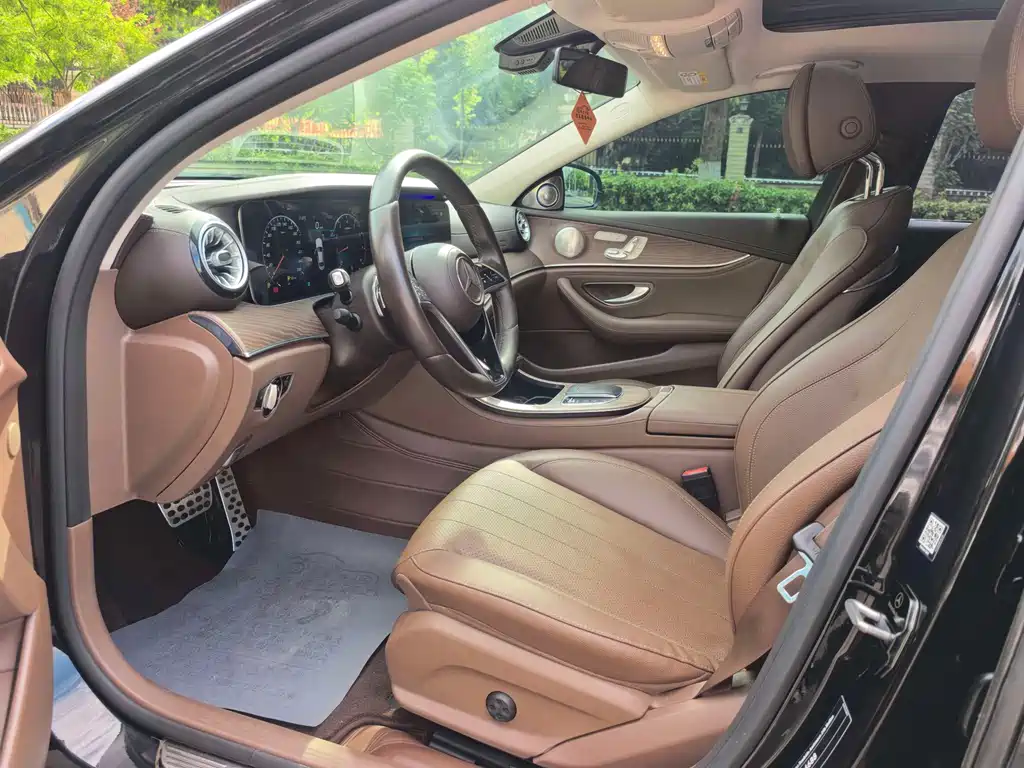 Mercedes-Benz E-Class — миниатюра 4