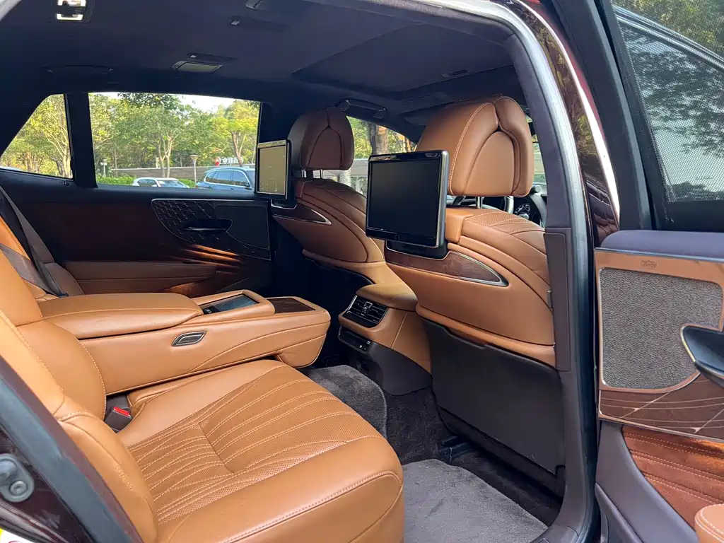 Lexus LS — миниатюра 6
