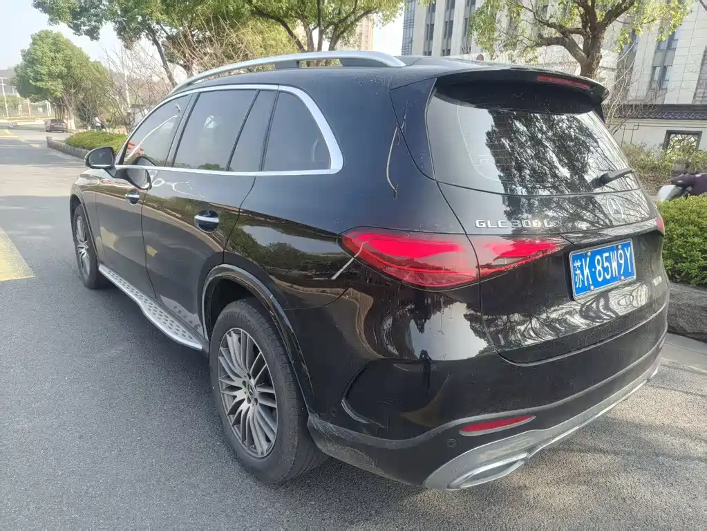 MERCEDES-BENZ GLC