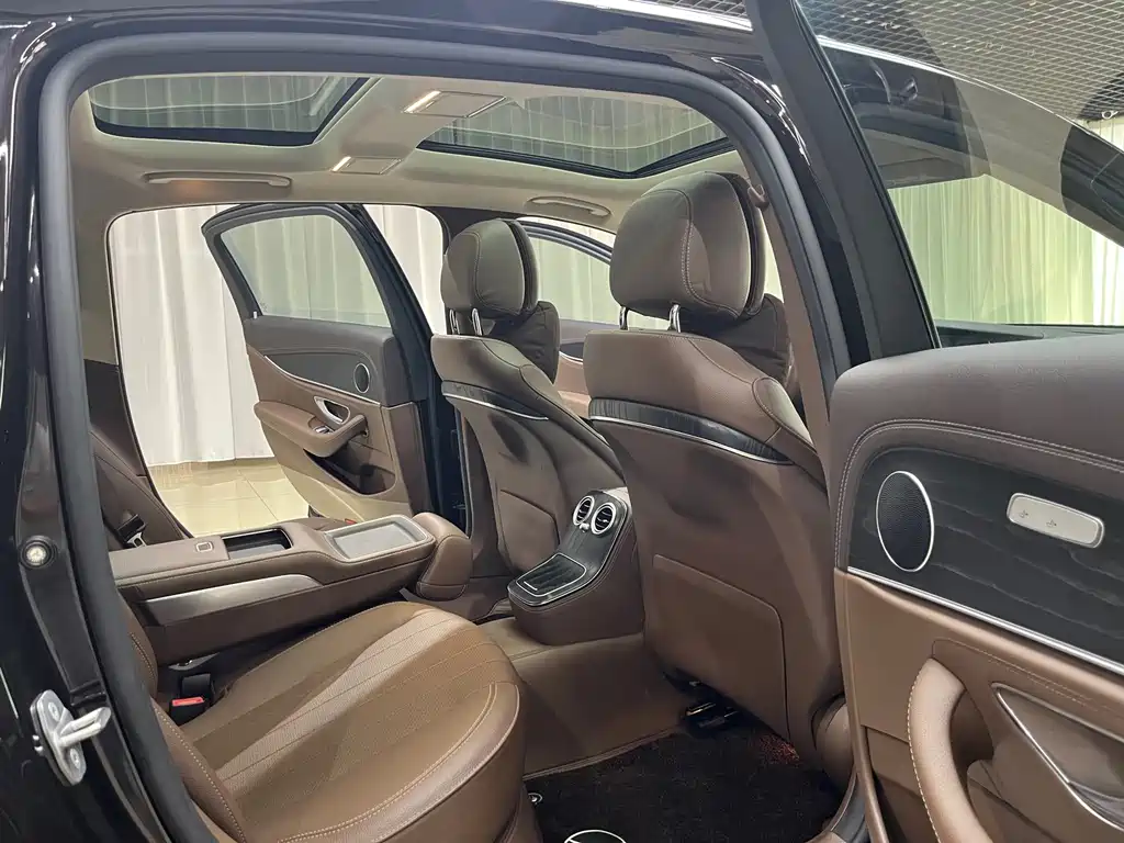 Mercedes-Benz E-Class — миниатюра 11