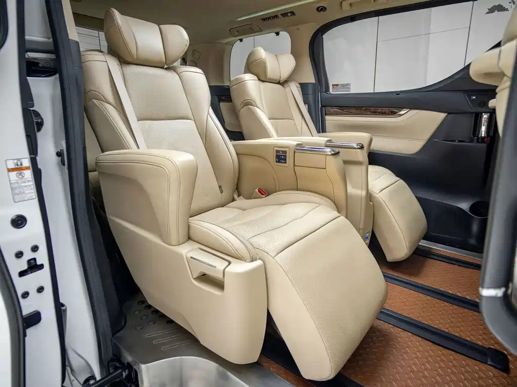 Toyota Alphard — миниатюра 14