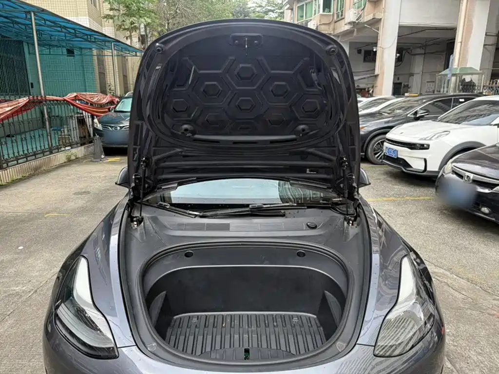 Tesla Model 3 — миниатюра 11