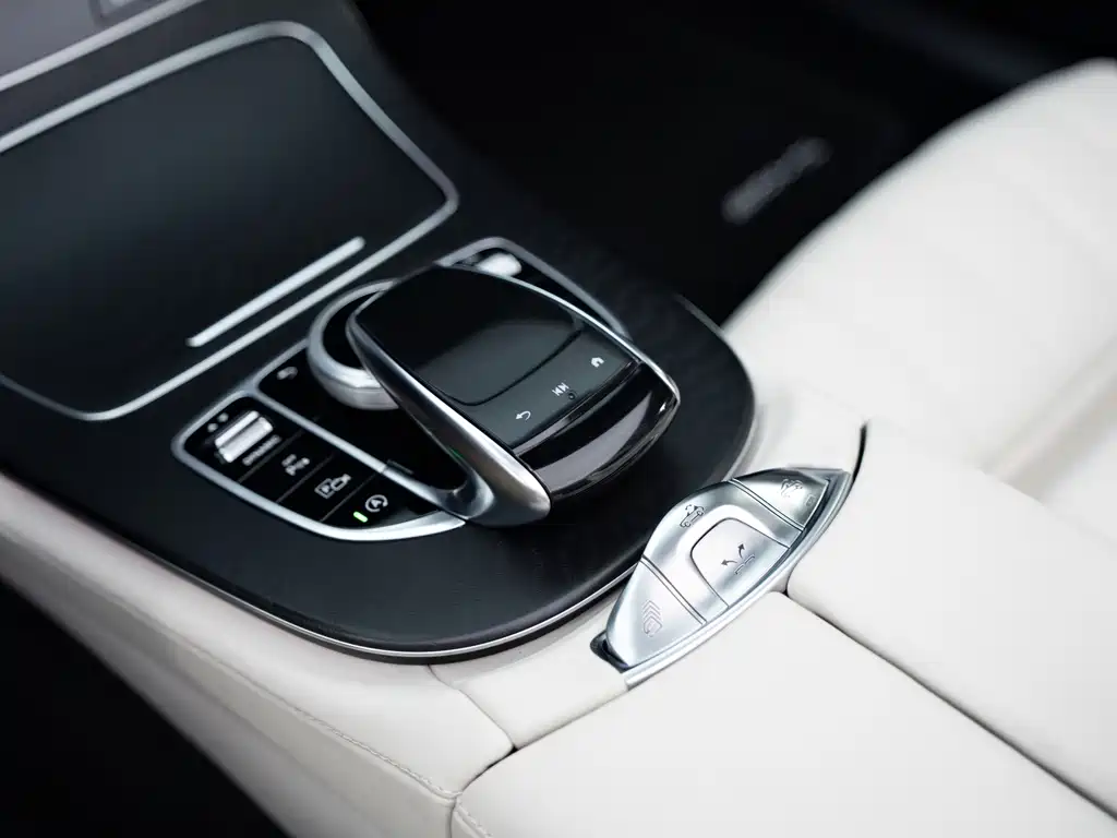 Mercedes-Benz E-Class (Import) — миниатюра 12
