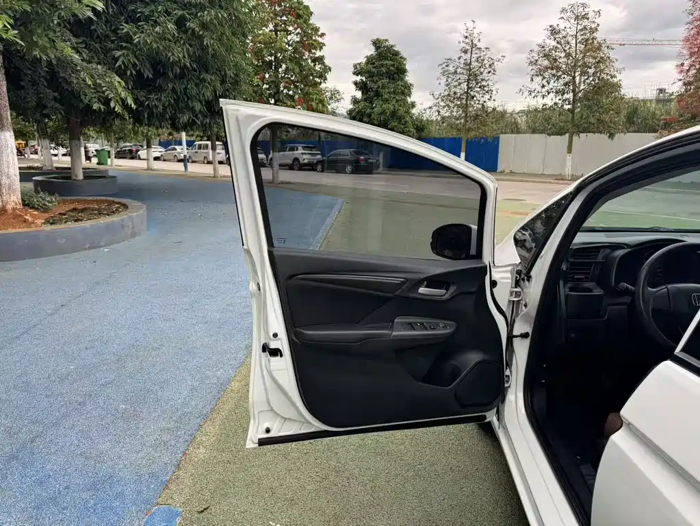 Honda Fit — миниатюра 10