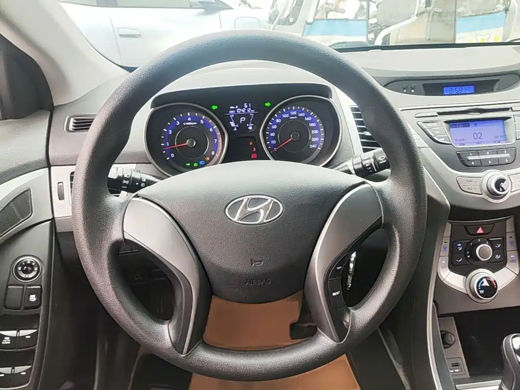 Hyundai Elantra Langdong — миниатюра 11