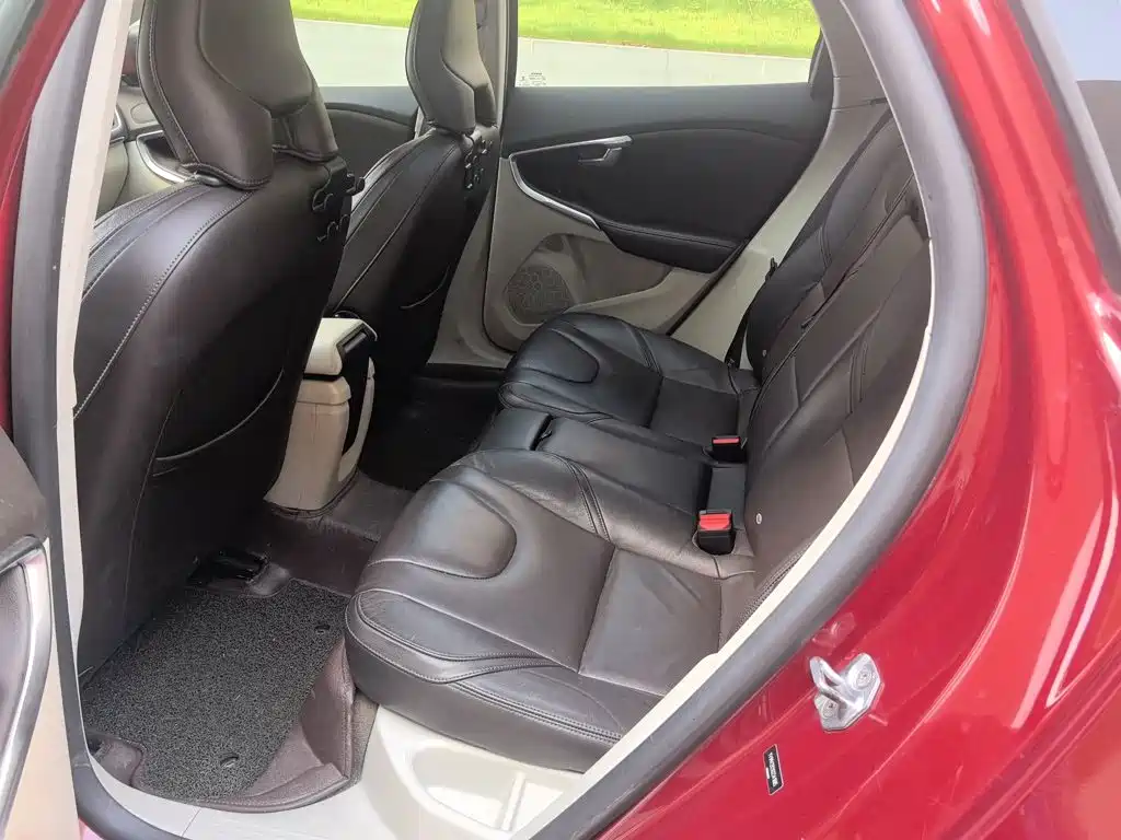 Volvo V40 — миниатюра 13