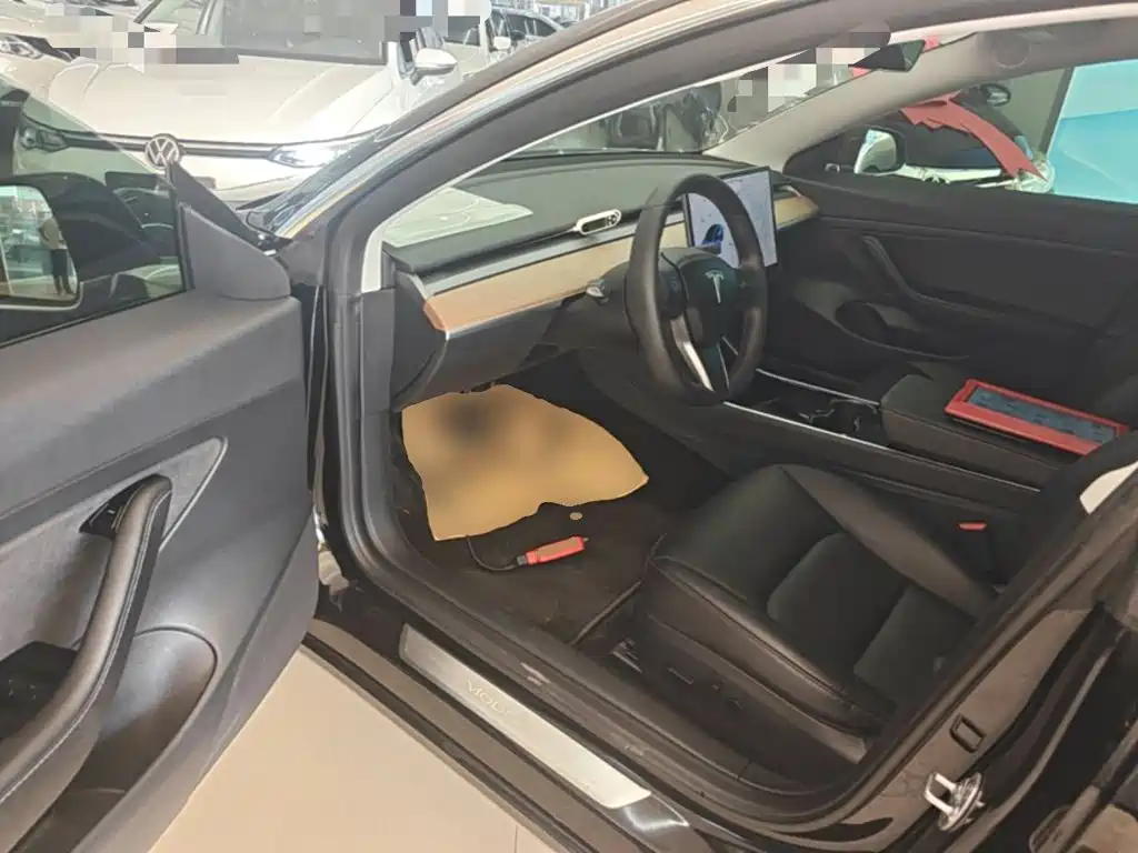 Tesla Model 3 — миниатюра 16