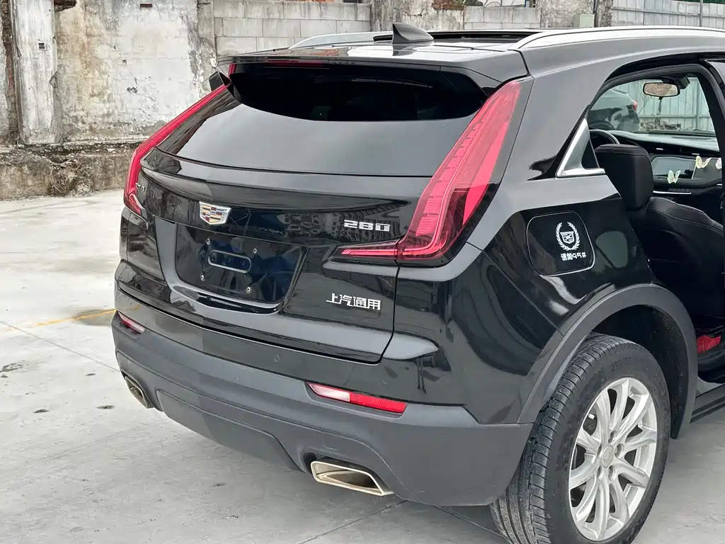 CADILLAC XT4