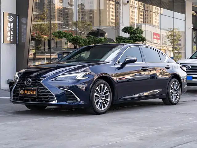 LEXUS ES 2025