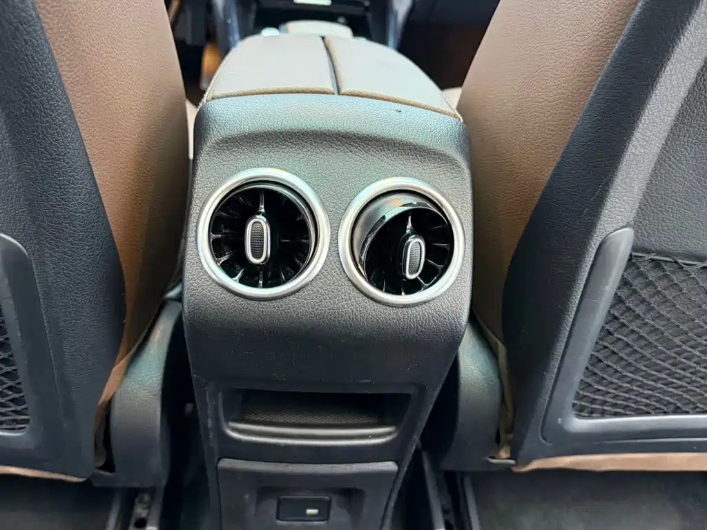 Mercedes-Benz GLB — миниатюра 12