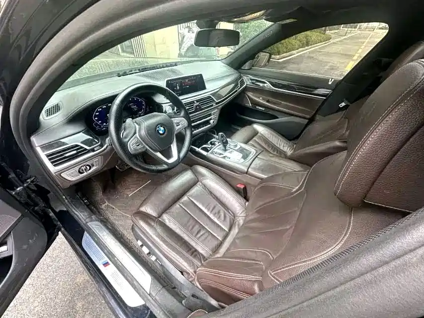 BMW 7 Series — миниатюра 4