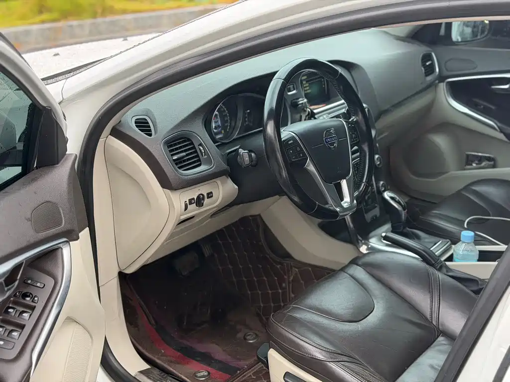 Volvo V40 — миниатюра 4