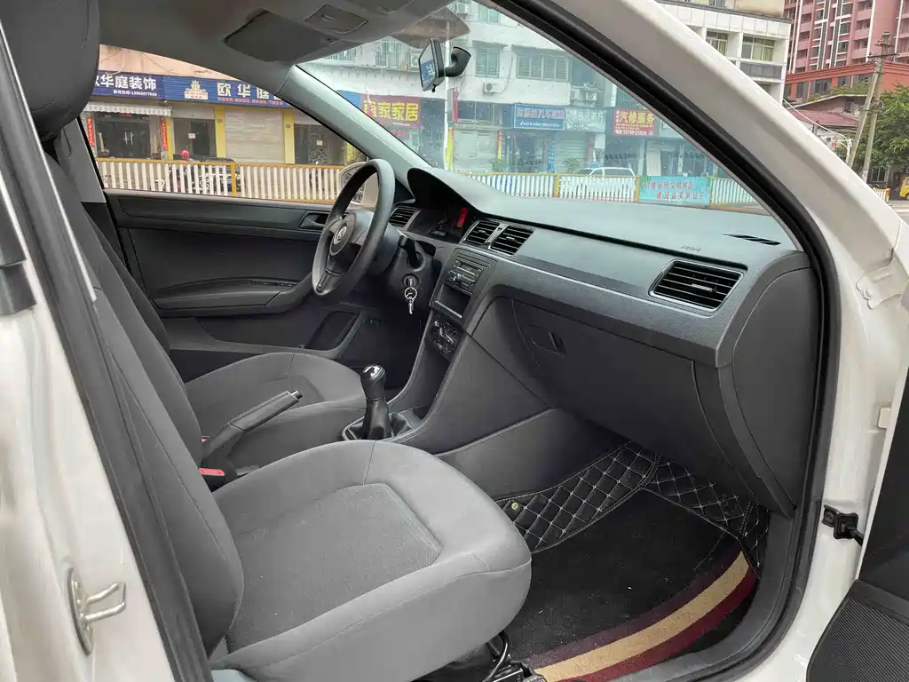 Volkswagen Santana — миниатюра 7