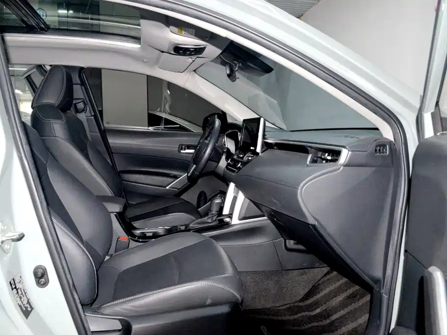 Toyota Corolla Cross — миниатюра 18
