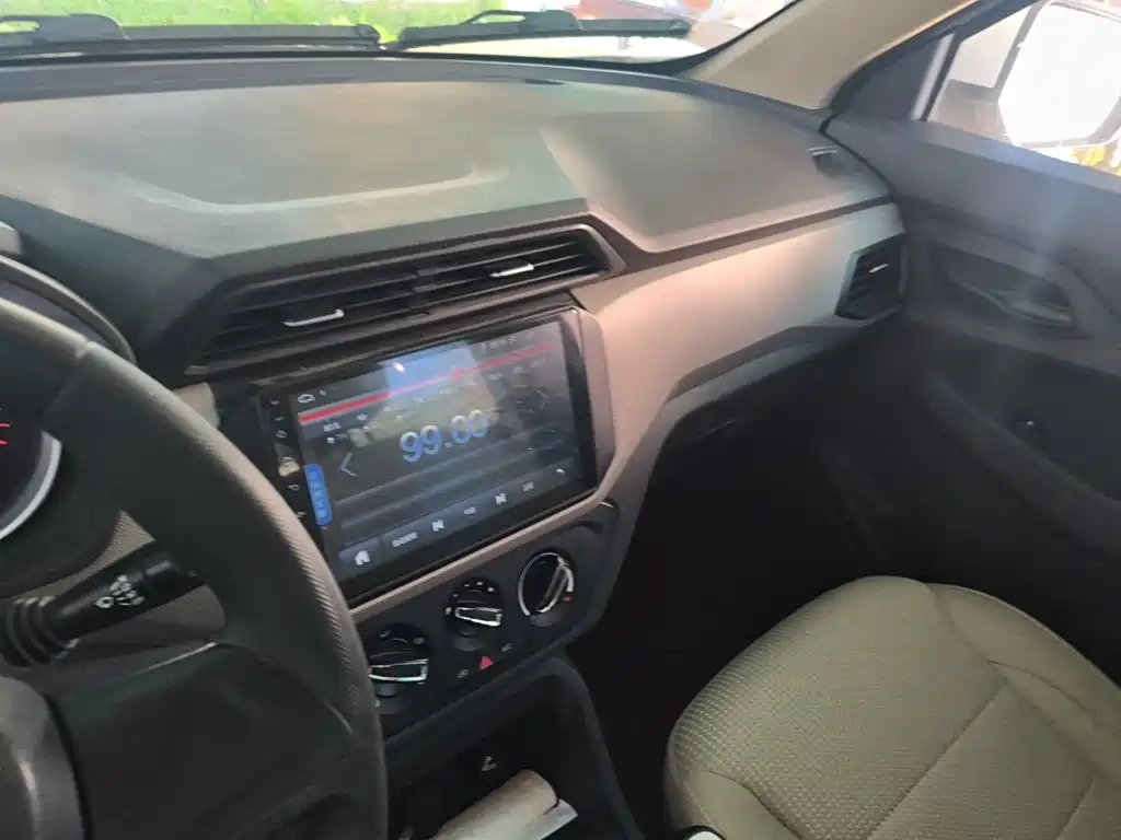 Wuling Hongguang — миниатюра 6