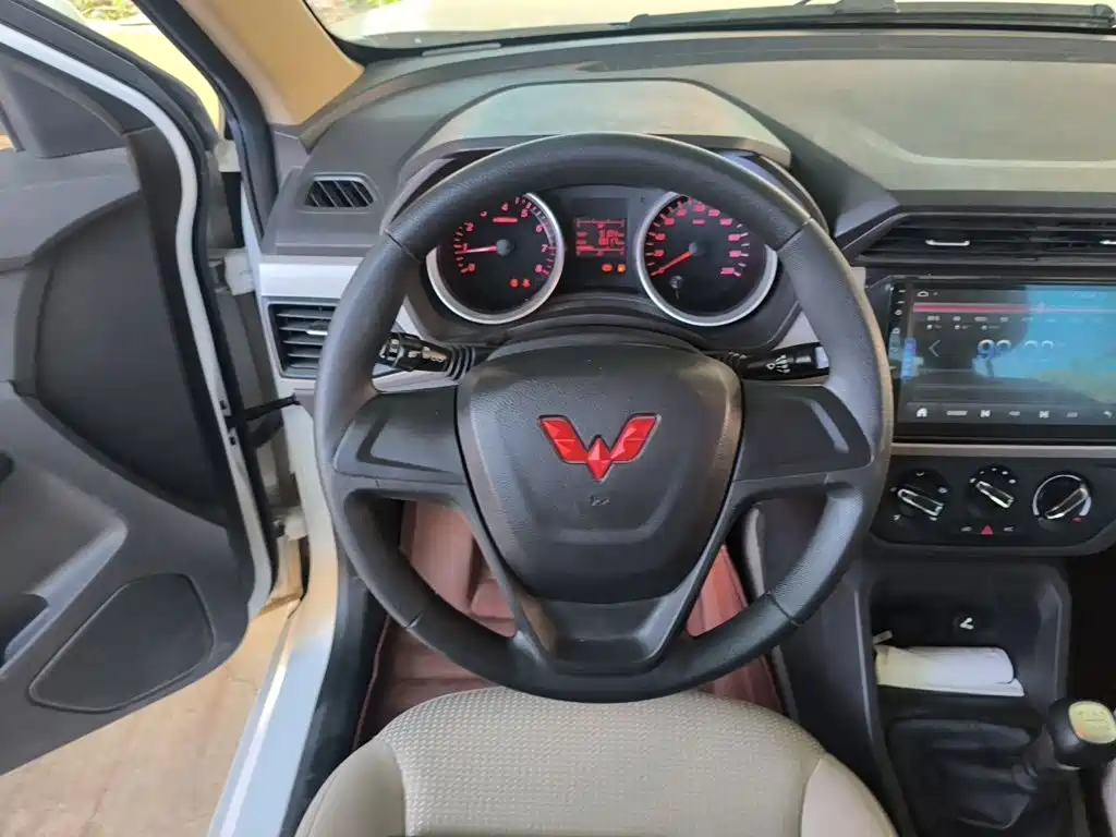 Wuling Hongguang — миниатюра 3