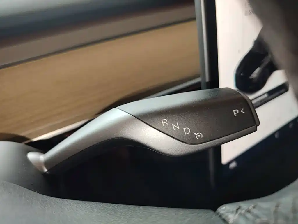 Tesla Model Y — миниатюра 14