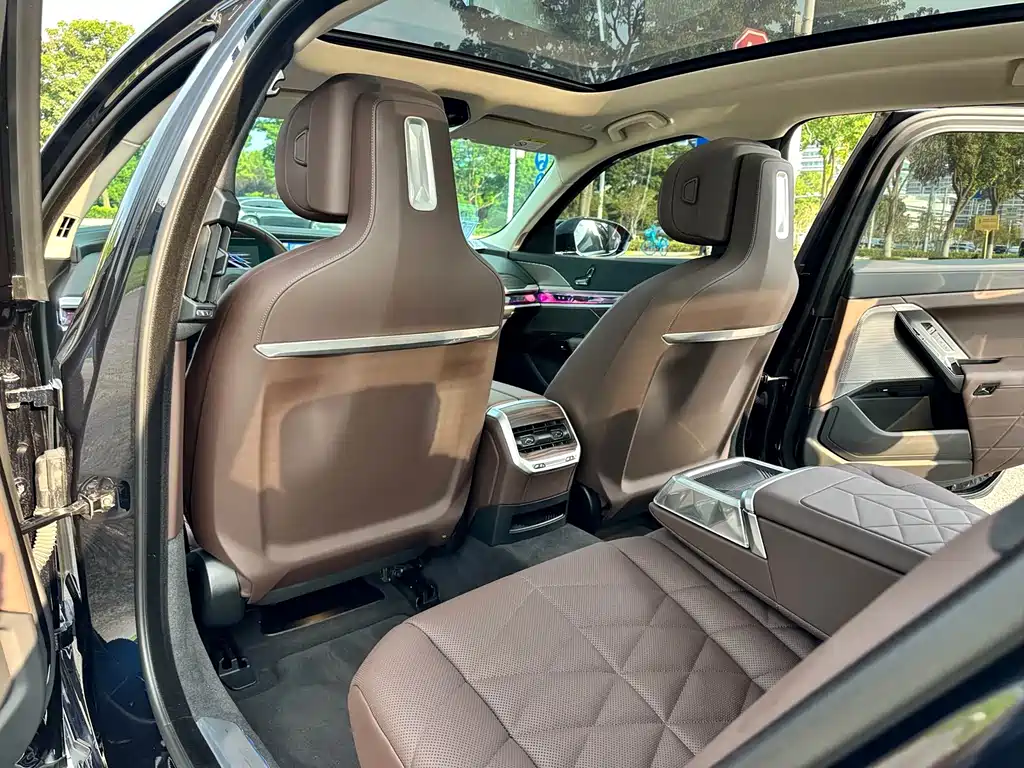 BMW 7 Series — миниатюра 19