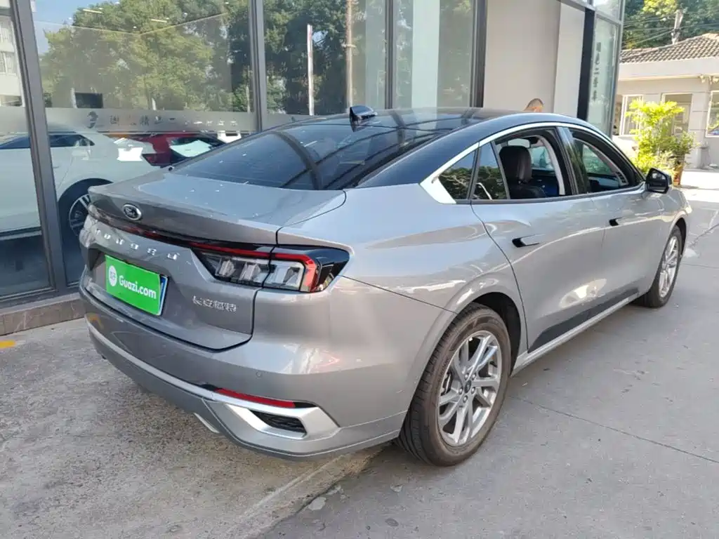 Ford Mondeo — миниатюра 7