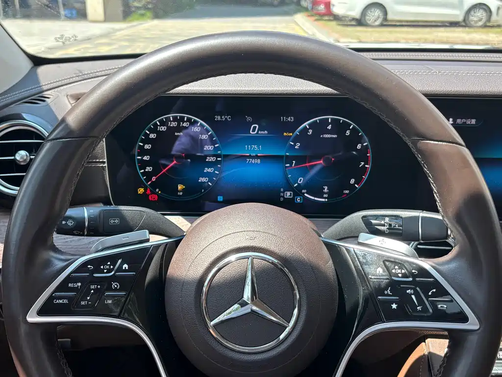 Mercedes-Benz E-Class — миниатюра 5